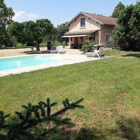 Gite A La Campagne Avec Piscine Biziat Luaran gambar