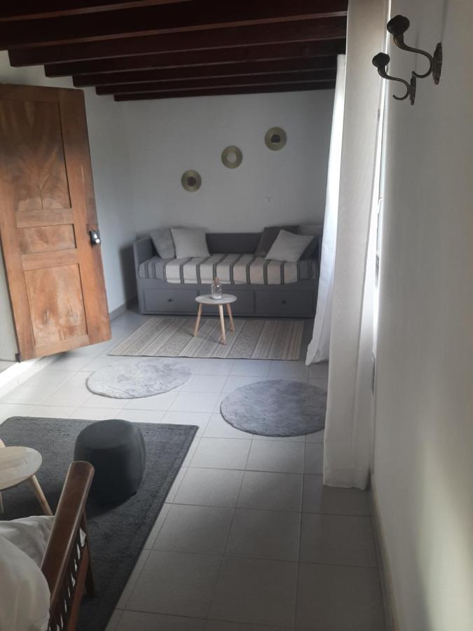 Gite A La Campagne Avec Piscine Biziat Luaran gambar