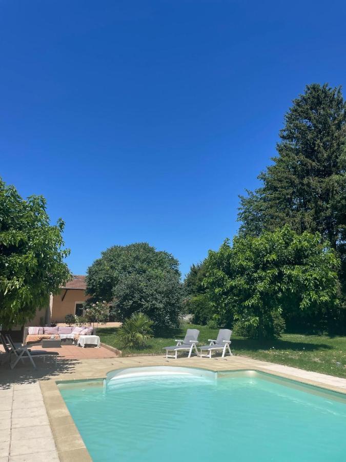 Gite A La Campagne Avec Piscine Biziat Luaran gambar