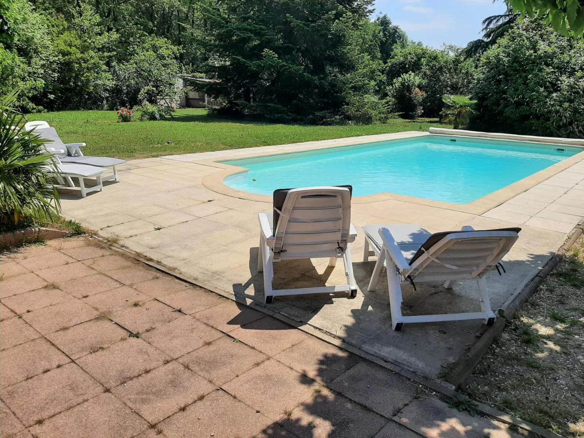 Gite A La Campagne Avec Piscine Biziat Luaran gambar