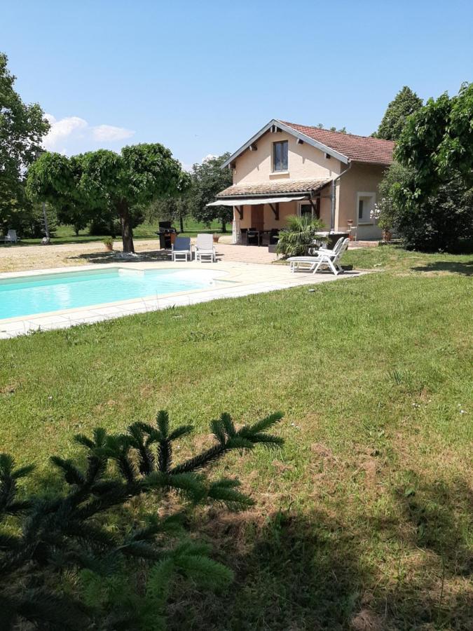 Gite A La Campagne Avec Piscine Biziat Luaran gambar